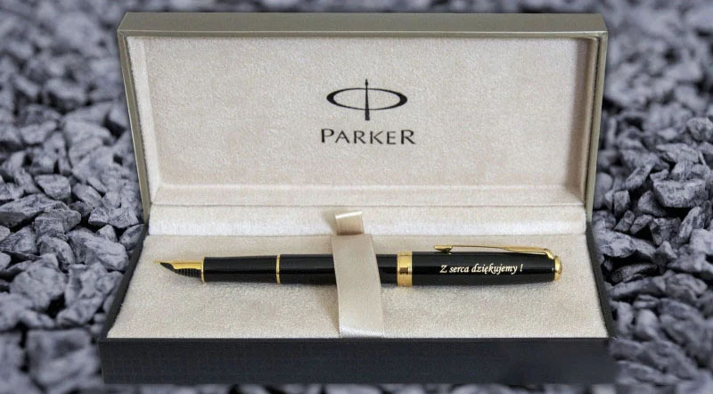 Pióro wieczne Parker Sonnet Czarna Laka GT [1931471] z grawerem „Z serca dziękujemy!” w eleganckim etui Parker.